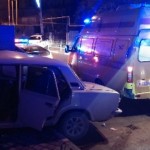 В Крыму ВАЗ врезался в стену - троих человек зажало в машине (фото)